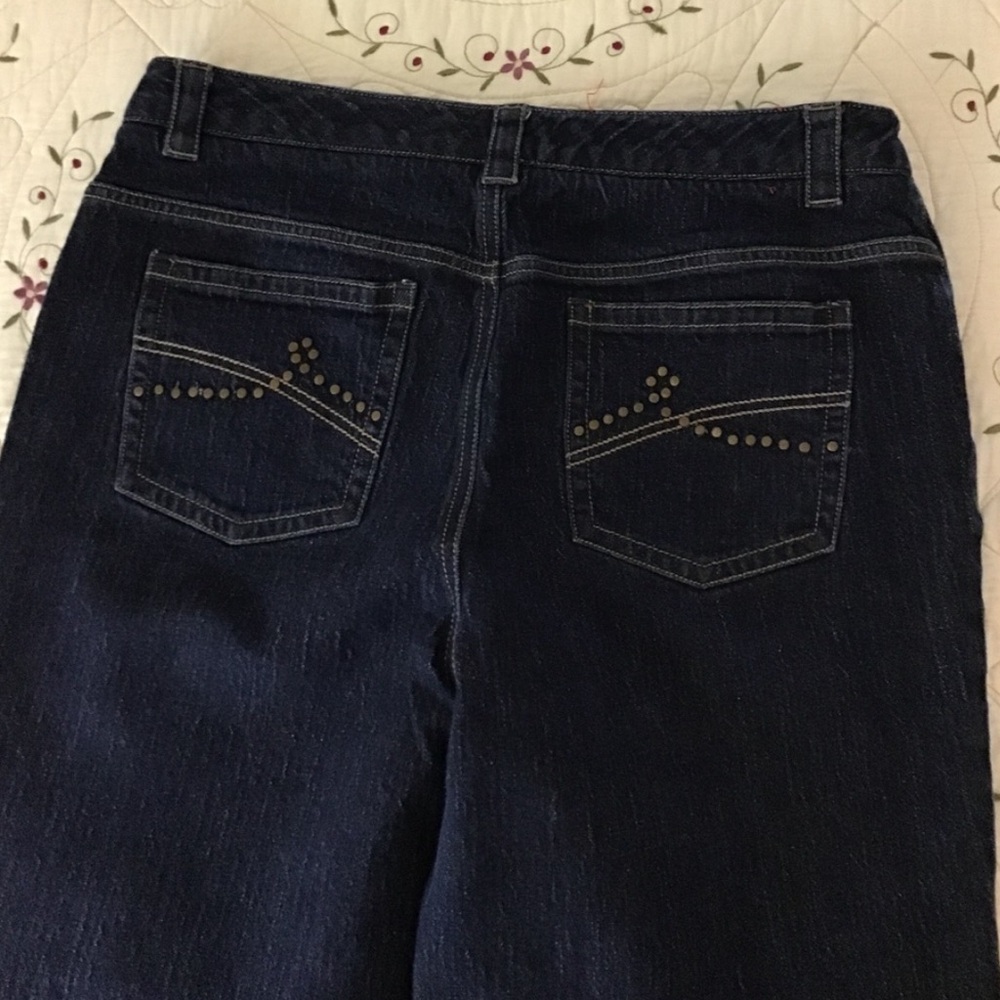Liz Claiborne size 10 straight leg. In excellent condition.